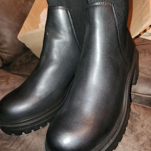 Steve Madden Women's Holley Ankle Boot Fits like a 12, but is marked size 13 - Picture 7 of 8